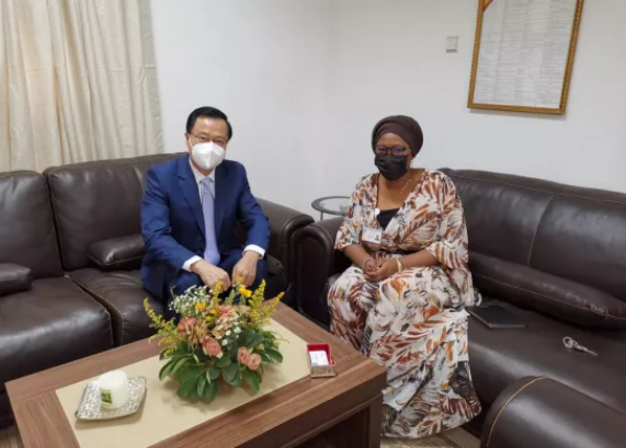 駐馬裡大使拜會馬裡總統外事顧問迪奧普