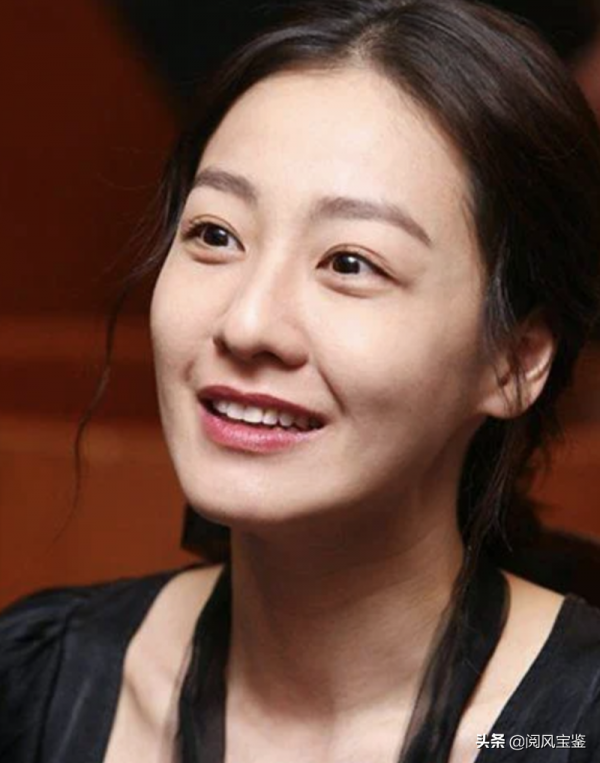 一張初戀臉，24歲急匆匆嫁給愛情，50歲的李美妍還在獨自喝酒嗎？