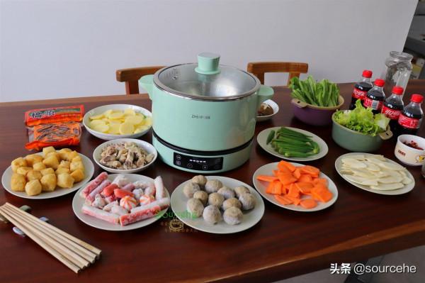 中秋家宴在家吃麻辣火鍋，方便快捷，豐富的食材，實惠又美味