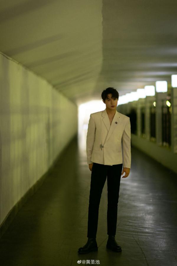 黃聖池：95後運動型男，曾參演《旋風少女》《浪花一朵朵》等