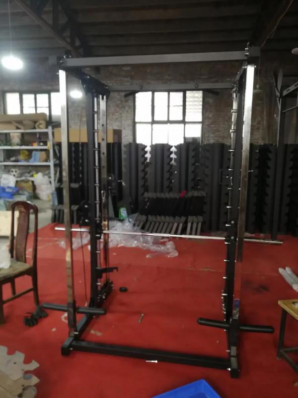 疫情下的健身行業，越來越慘了，有條件的買點器械自己在家練