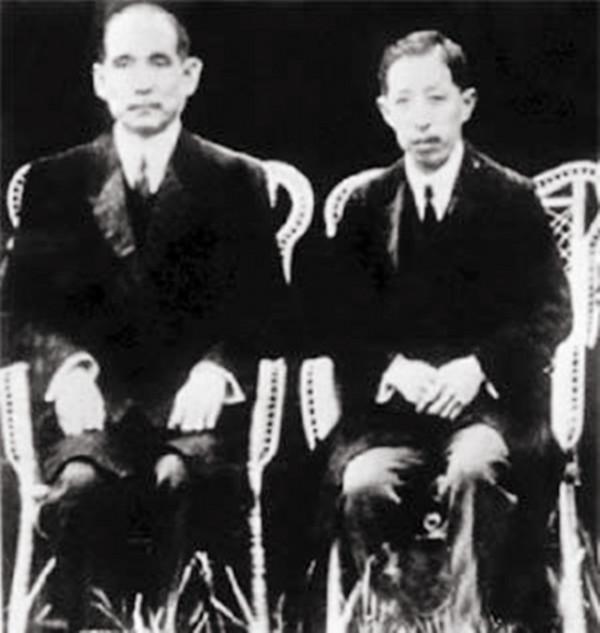 何香凝追悼會，朱德主持、宋慶齡致悼詞，臨終遺願：不火化遺體