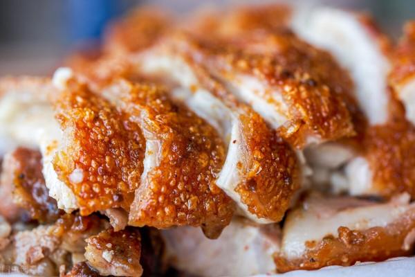 五香味脆皮五花肉醃製以及烤皮和爆皮的做法 五香味脆皮五花肉醃製以及烤皮和爆皮的做法