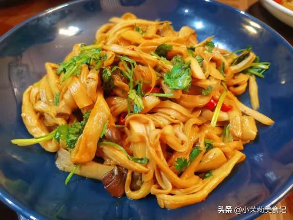 同事來看寶寶，我做8道菜，同事：以後每週幫你帶孩子，管飯就行