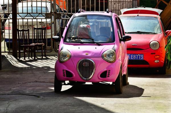 老年代步車考駕照2大難題，出現3種替代品不要駕照，你選哪一個？