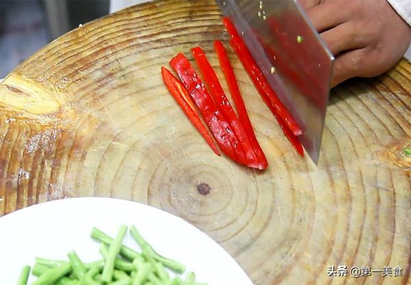 飯店的豆角炒肉絲為啥好吃，廚師長告訴你訣竅，肉絲滑嫩豆角嫩綠