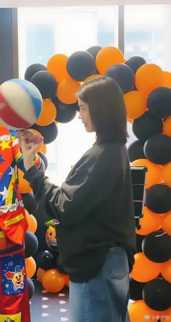 章子怡一家過萬聖節！小蘋果高顏值豔壓後媽，郭富城把方媛寵上天