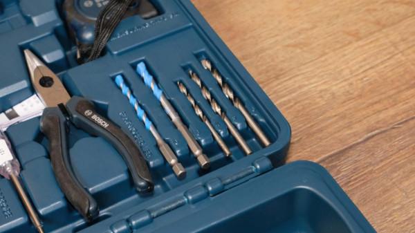 家庭工具一套足矣，博世 GSB120 鋰電鑽套裝