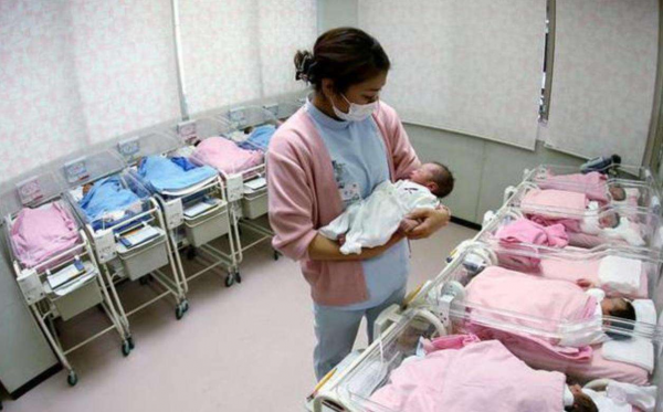 二胎放開效果明顯，三胎卻催生無果，專家：不生三胎下調養老待遇