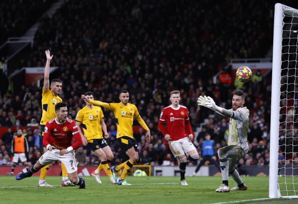 足球——英超：曼聯不敵狼隊