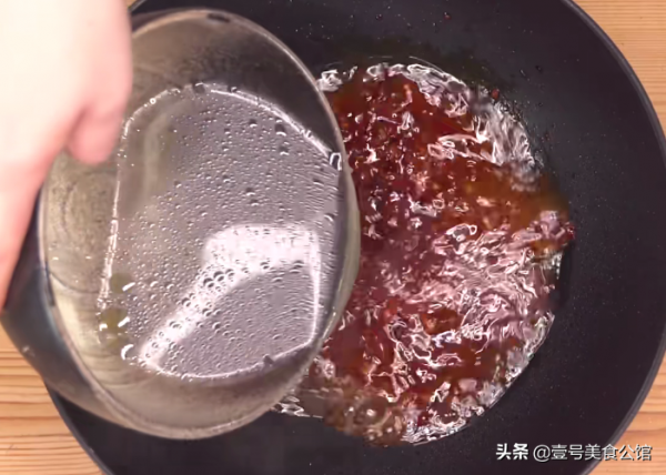 冬日裡，在家燉上一鍋薑汁雞煲，鮮香微辣，美味解饞，家人特愛吃