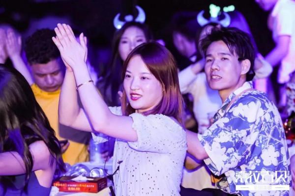 華夏文化園裡辦千人電音狂歡派對！這家公司太讚了....