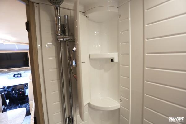 什麼叫“四季房車”：雙層地板，極限防凍！朗宸C60房車