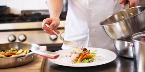 為什麼患高血壓的人越來越多？改掉這個喝水習慣，身體會感謝你