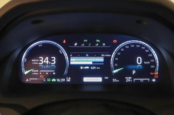 凱美瑞:外觀好看,內飾有質感,搭載2.5L+E-CVT,適合家用 凱美瑞:外觀好看,內飾有質感,搭載2.5L+E-CVT,適合家用