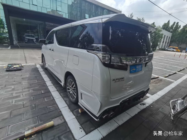 有錢人標配，加價擋不住，82萬提臺開了五年的豐田埃爾法值不值？