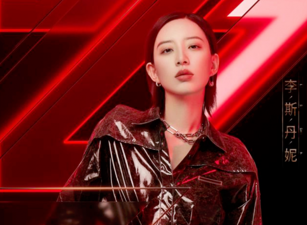 張傑送鬱可唯《快女》號牌掀回憶殺，如今超女、快女誰混出頭了？