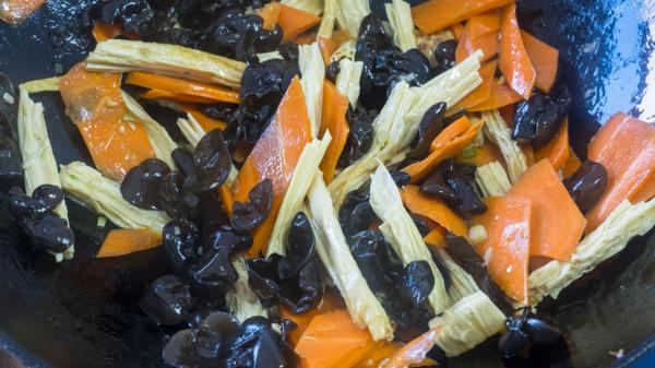 大年初五&OpenCurlyDoubleQuote;迎財神&rdquo;，記得做5道&OpenCurlyDoubleQuote;招財&rdquo;菜，老傳統招財納福