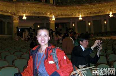 93春晚給毛寧《濤聲依舊》伴舞的女孩子是誰？毛寧託記者要她電話