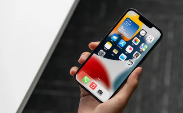 買旗艦機沒必要摳搜，目前這三部手機最值得考慮，用三五年不過時