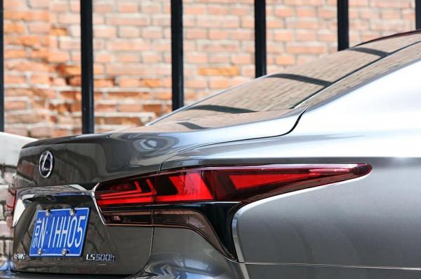 「深度」新潮與老派的碰撞 | 雷克薩斯 LS 500h 「深度」新潮與老派的碰撞 | 雷克薩斯 LS 500h