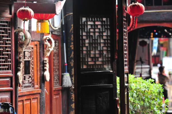 民間故事:乞丐被收留,他要睡床上,讓主人睡床下,主人感激不盡 民間故事:乞丐被收留,他要睡床上,讓主人睡床下,主人感激不盡