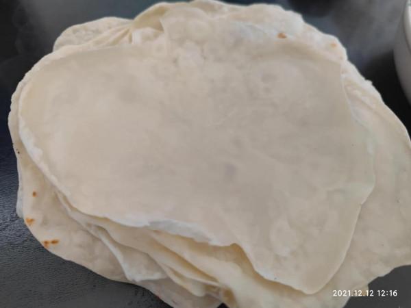 自家做的春餅,酸菜餡的好吃不得了不得了 自家做的春餅,酸菜餡的好吃不得了不得了