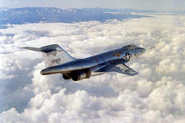 我軍飛行員違令出海殲滅敵機，上級請示中央，毛主席：有功無過