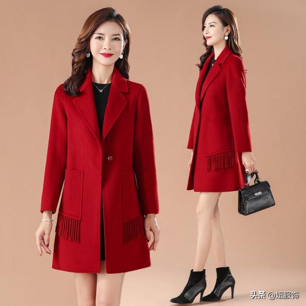 這幾款時髦顯瘦的雙面呢羊毛大衣，40-50歲的媽媽穿上高貴優雅