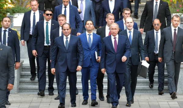 普京保鏢手裡的手提箱裝的是什麼？有三個功能