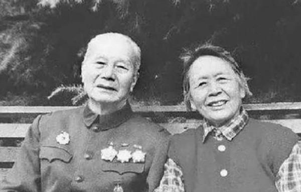 他曾擔任總後勤部副部長，67歲被抄家，在劉伯承的保護下得以保全