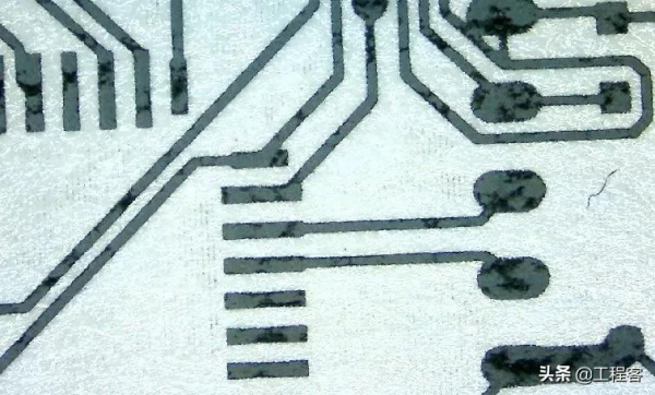 學廢了,用鹽酸腐蝕,看牛人自制的電路板,我腦子已經學會了 學廢了,用鹽酸腐蝕,看牛人自制的電路板,我腦子已經學會了