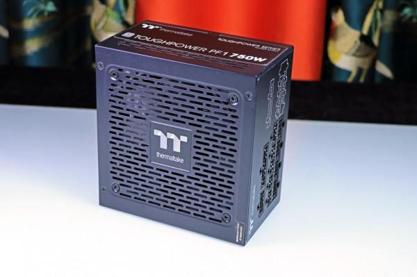 華碩 B660 重炮手 WiFi 登場，這算是半開放式主機嗎？