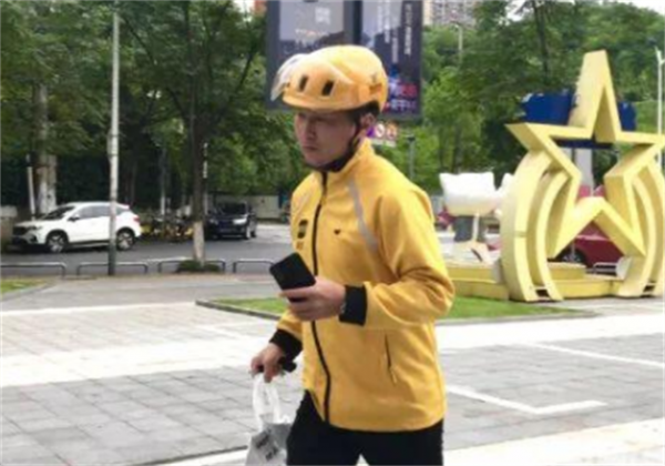 姚志剛:辭去銀行行長自主創業,虧損230萬後卻因送外賣走紅 姚志剛:辭去銀行行長自主創業,虧損230萬後卻因送外賣走紅