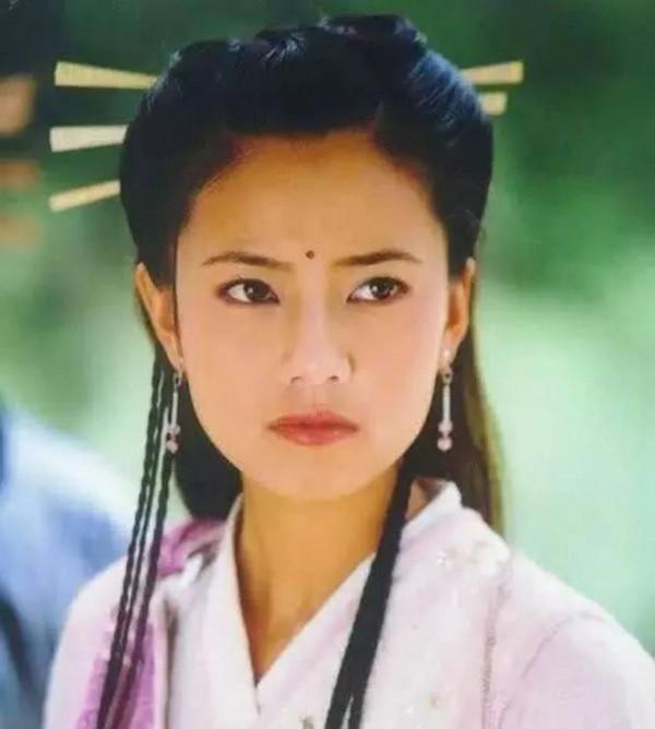 55歲周海媚現身沸騰之夜撞臉高圓圓,誰是你們心中最美的周芷若 55歲周海媚現身沸騰之夜撞臉高圓圓,誰是你們心中最美的周芷若