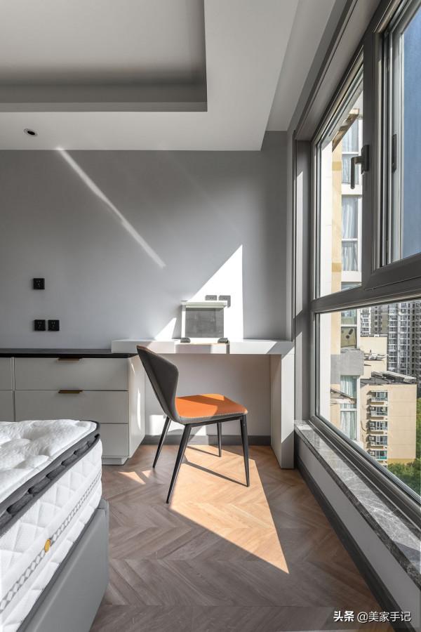 她家138㎡大宅，一進門玄關就把我迷住，客廳設計太棒了！曬一曬