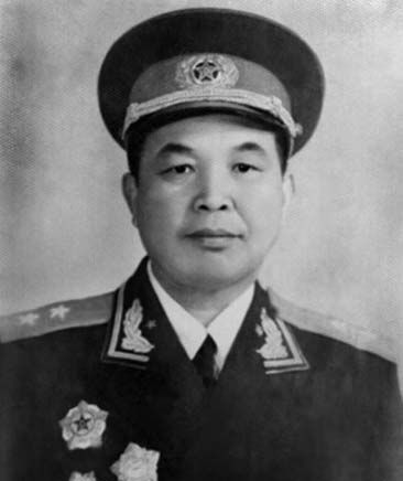 開國中將回家尋親，警衛員向一老乞丐問路，豈料此人正是將軍母親