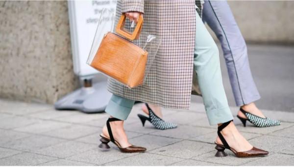 “九億少女”拋棄高跟鞋 “九億少女”拋棄高跟鞋