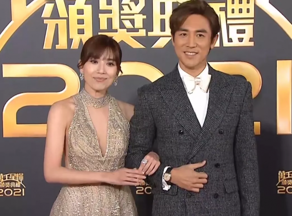 TVB紅毯醜哭了，像鄉鎮模特大賽，鍾嘉欣妝好髒、馬國明泛油光