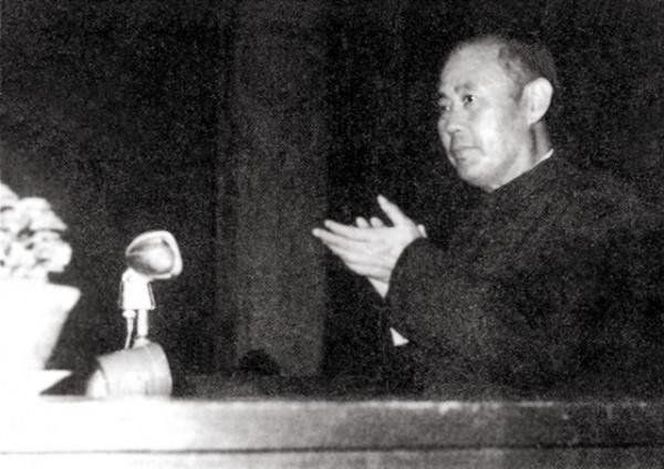 日軍據點難以攻克，營長一籌莫展，老農前來獻計，全殲400日軍