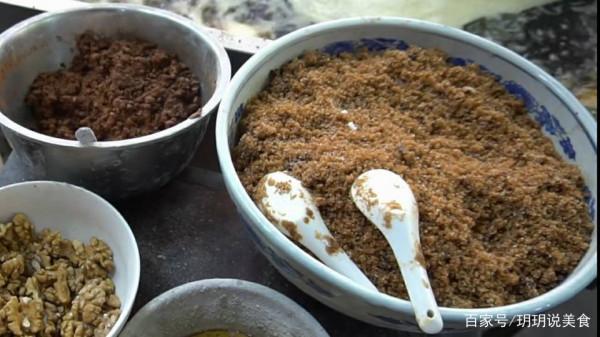 陝西夫妻賣特色小吃，3元一個皮薄餡多，日賣700個月收入好幾萬