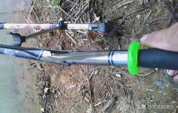 遼寧釣友為了釣到40斤大鯉魚“歷盡艱辛”，回家後卻被全家人嫌棄