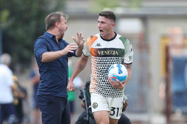 從丁級到頂級:19年內3次破產後,威尼斯又能為在意甲贏球而沸騰 從丁級到頂級:19年內3次破產後,威尼斯又能為在意甲贏球而沸騰