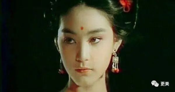 關曉彤要氣死了吧！不光被娜扎豔壓，還遭N個大美人拉踩···