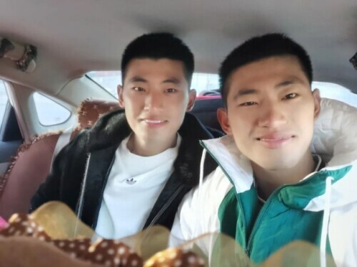 雙胞胎同年考上大學，同年參軍入伍守衛祖國邊防線！這樣的人生不要太精彩