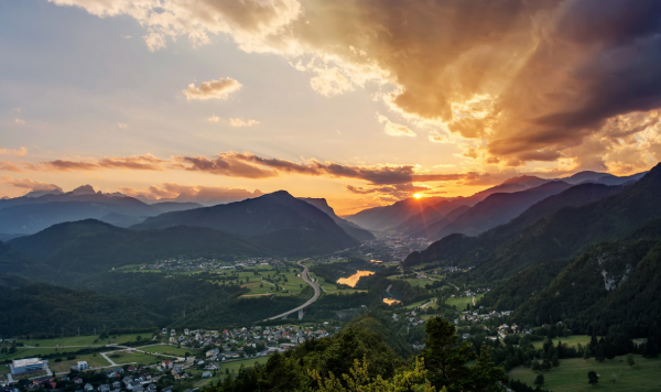 在下週7天內運勢一直處於上升狀態，在事業上一帆風順，不缺助力