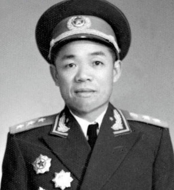 1953年，戰鬥英雄許長友為國捐軀，5年後首長卻發現他在糧庫站崗