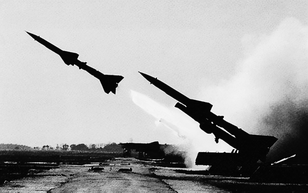 1959年,美蔣偵察機騷擾,上級命令:等一等?嶽振華當機立斷:打 1959年,美蔣偵察機騷擾,上級命令:等一等?嶽振華當機立斷:打