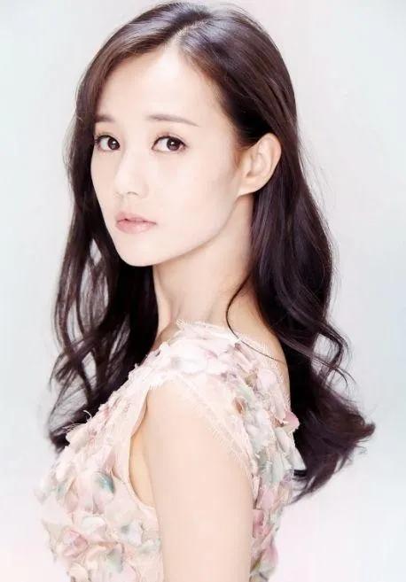 從趙麗穎的替身成長為一線女星的:李一桐 從趙麗穎的替身成長為一線女星的:李一桐