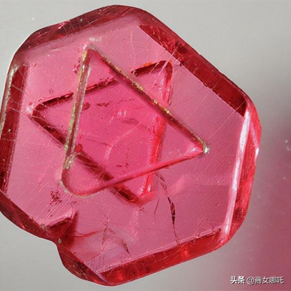 屬於銀河系的星光尖晶石,深藏仰望星空的夢想 屬於銀河系的星光尖晶石,深藏仰望星空的夢想